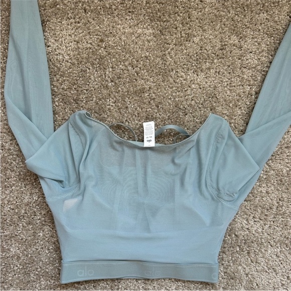 ALO Yoga Women's Light Blue Long Sleeve Crop Top - Picture 5 of 5